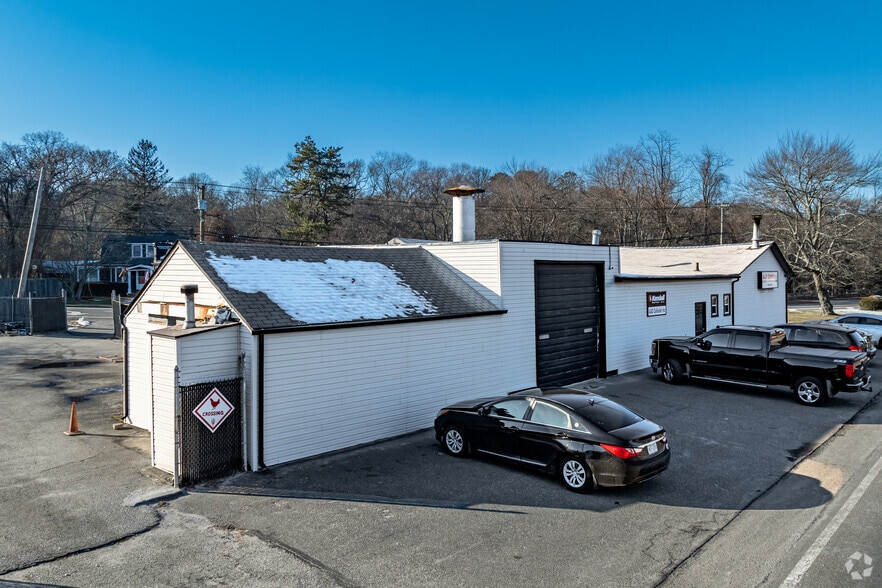 2448 Montauk Hwy, Brookhaven, NY à vendre - Photo du bâtiment - Image 2 de 4