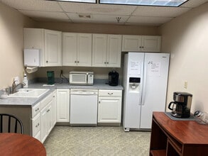 2800 Freeway Blvd, Brooklyn Center, MN for lease Interior Photo- Image 2 of 6