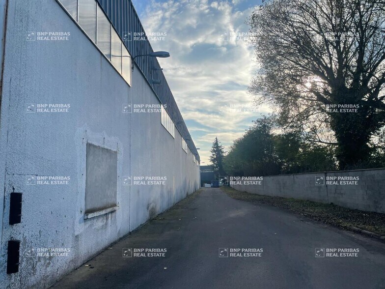 Flex dans Vaulx-en-Velin à louer - Photo du bâtiment - Image 2 de 13