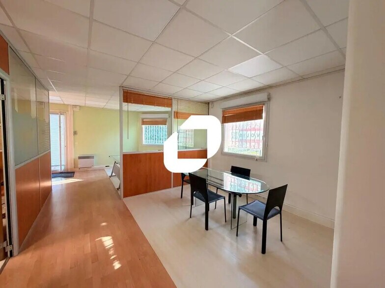 Office in Eybens for lease - Building Photo - Image 1 of 14