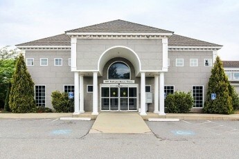 100 Independence Dr, Hyannis, MA à louer Photo du bâtiment- Image 1 de 25