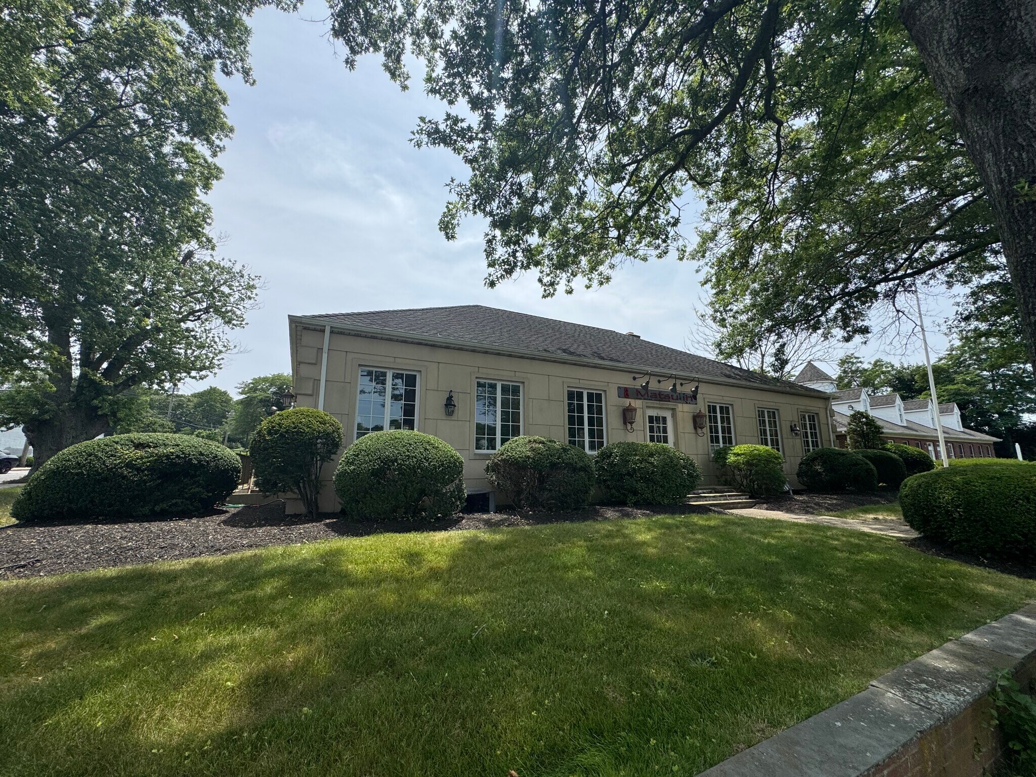 131 W Montauk Hwy, Hampton Bays, NY à vendre Photo du bâtiment- Image 1 de 1