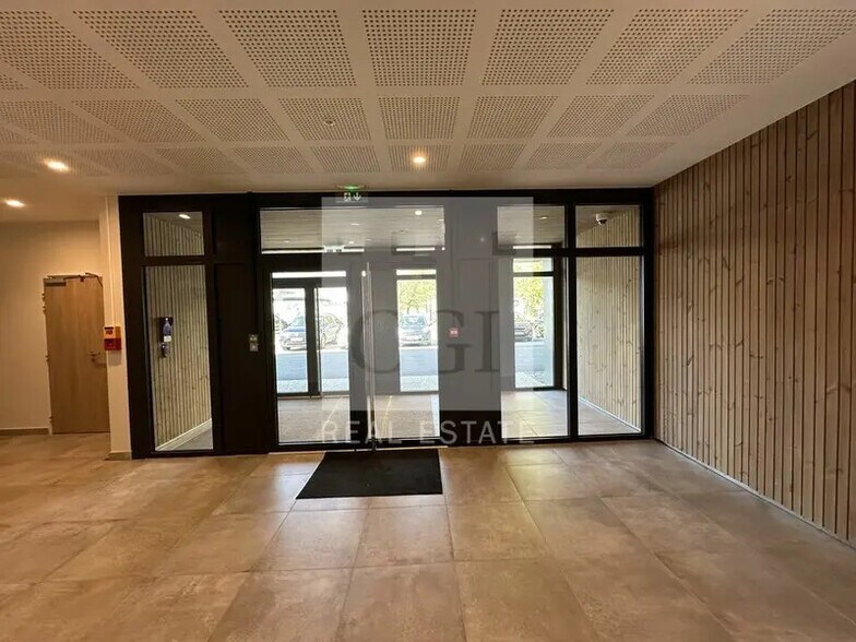 Local d'activités dans Grenoble à vendre - Photo du bâtiment - Image 3 de 7