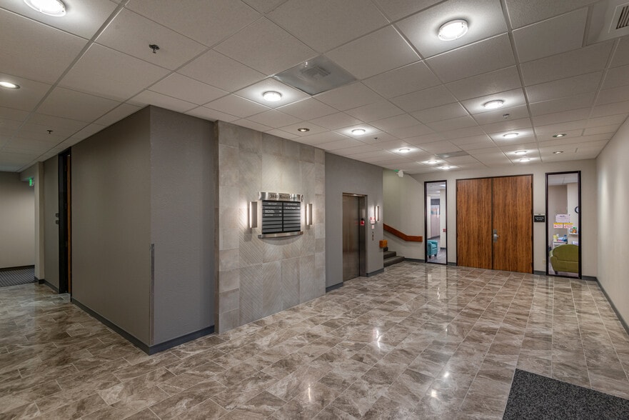 3840 Rosin Ct, Sacramento, CA for lease - Interior Photo - Image 3 of 12