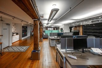 311 Water St, Vancouver, BC à louer Photo intérieure- Image 1 de 8