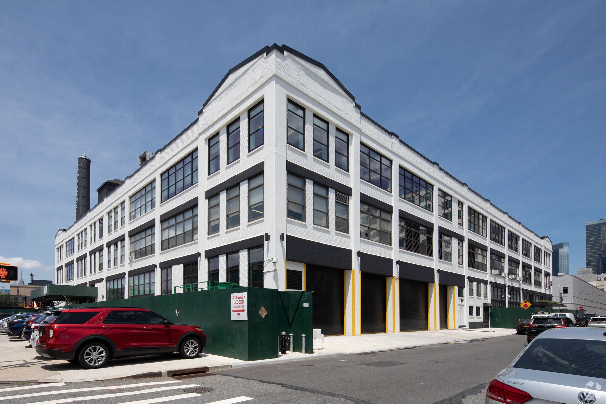 30-02 48th Ave, Long Island City, NY à louer Photo du bâtiment- Image 1 de 7