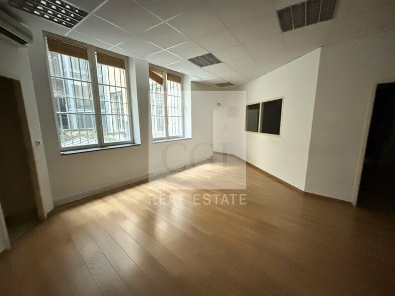 26 Rue Grenette, Lyon for sale - Interior Photo - Image 2 of 9