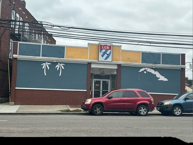 2790 Fairfield Ave, Bridgeport, CT à vendre - Photo du bâtiment - Image 2 de 15