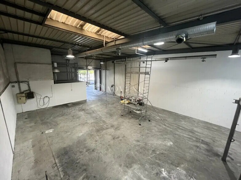 Flex dans Bondy à louer - Photo du bâtiment - Image 2 de 10