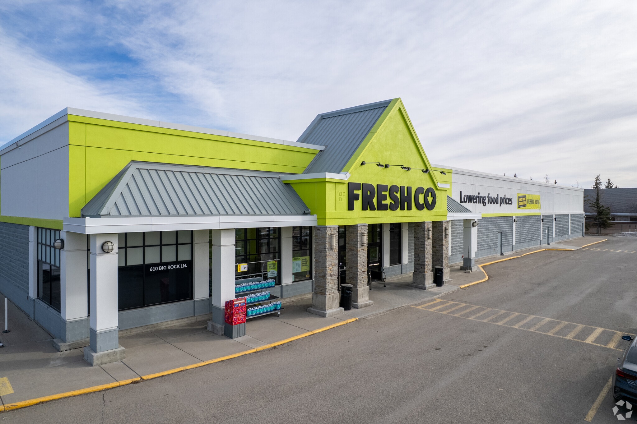 610 Big Rock Ln, Okotoks, AB for lease Primary Photo- Image 1 of 3