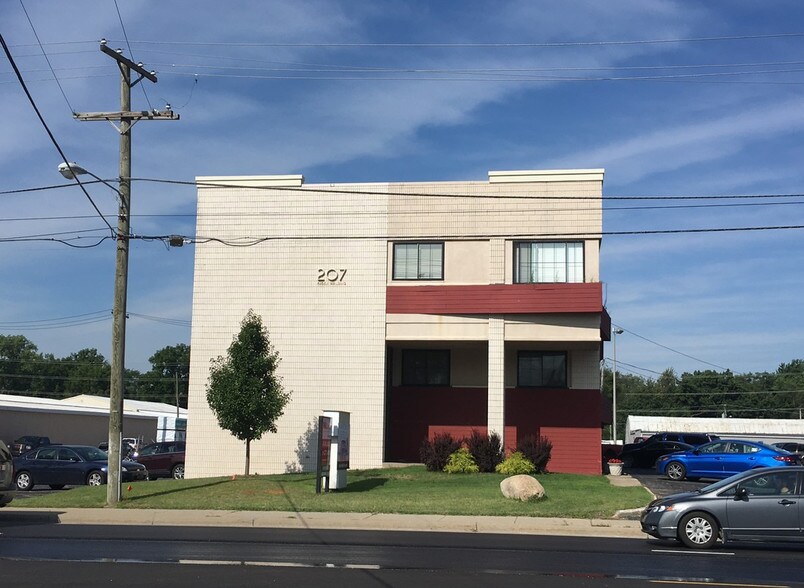 207 N Dixie Way, South Bend, IN à vendre - Photo du bâtiment - Image 2 de 3