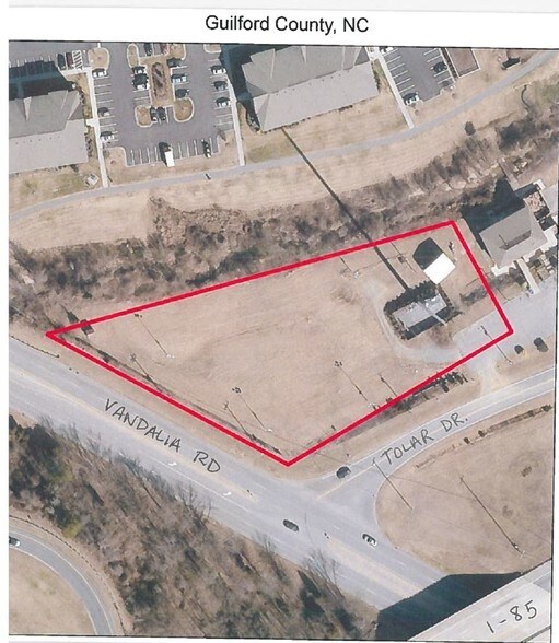 1352 Tolar Dr, Greensboro, NC à vendre - Photo du bâtiment - Image 2 de 12