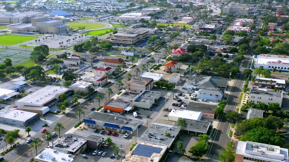 333 Tamiami Trl S, Venice, FL à louer - Vidéo sur l’inscription commerciale - Image 2 de 5