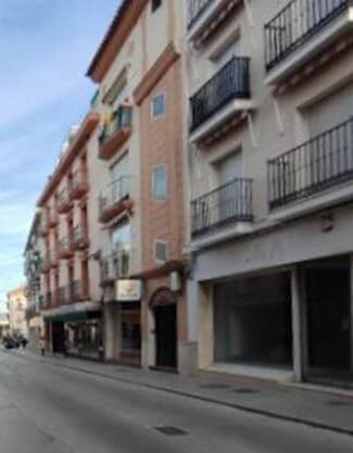 Plus de détails pour Multi-résidentiel à vendre