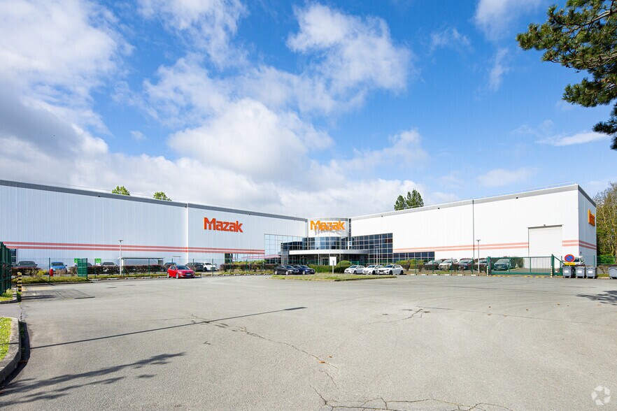 Industrial in Villejust for lease - Primary Photo - Image 1 of 2