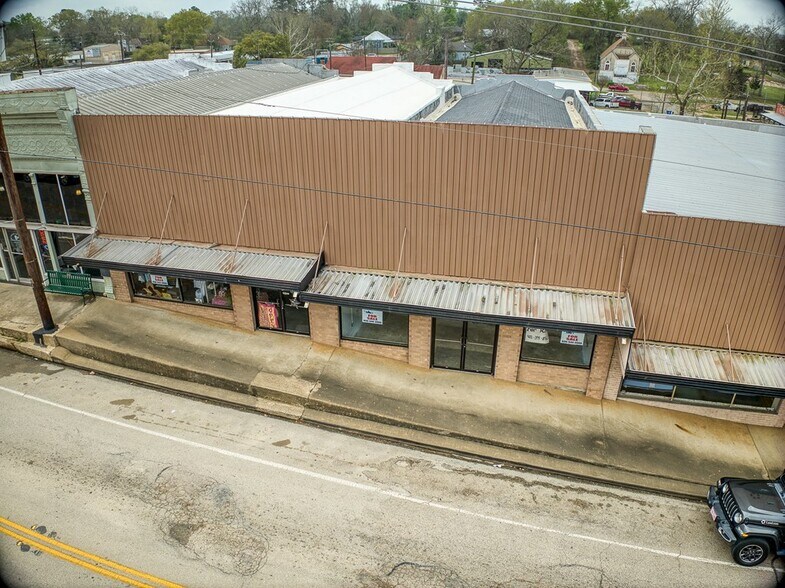 307 E Goliad Ave, Crockett, TX à vendre - Photo du bâtiment - Image 3 de 5