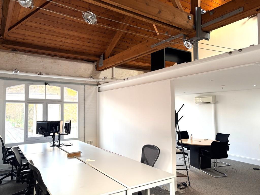 21 Old Brewery Ln, Henley On Thames, OXF RG9 2DE - Unit 21 - - Interior Photo - Image 2 of 7