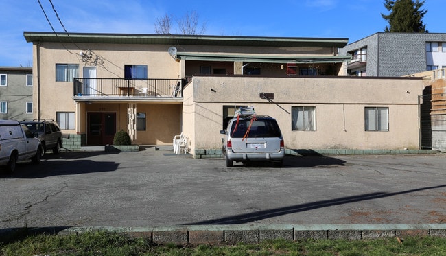 Plus de détails pour 727 Fourth Ave, New Westminster, BC - Multi-résidentiel à vendre