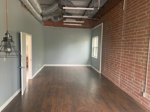 2067 W 41st St, Cleveland, OH for lease Interior Photo- Image 2 of 8