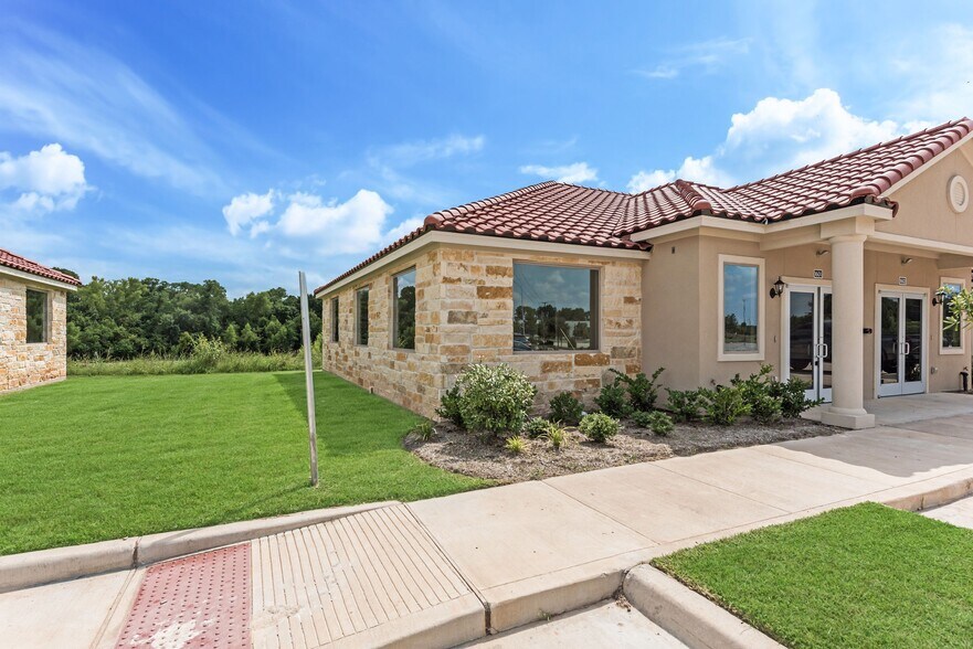 7070 Knights Ct, Missouri City, TX à louer - Photo du bâtiment - Image 1 de 27