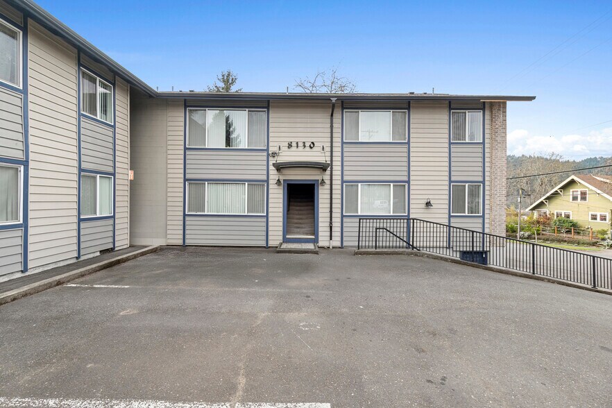 8130 N Willamette Blvd, Portland, OR à vendre - Photo du bâtiment - Image 3 de 5