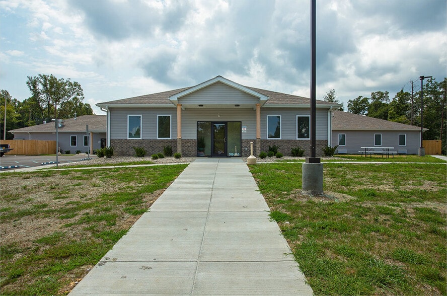 300 Carrera Dr, London, KY for sale - Building Photo - Image 3 of 9