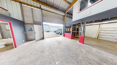 99-1135 Iwaena St, Aiea, HI for lease Building Photo- Image 2 of 4