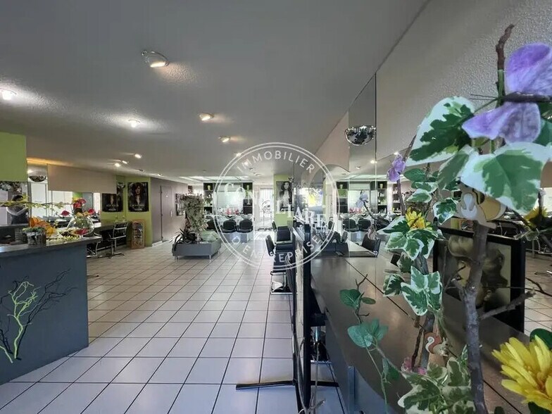 Retail in Blagnac for sale - Interior Photo - Image 1 of 5
