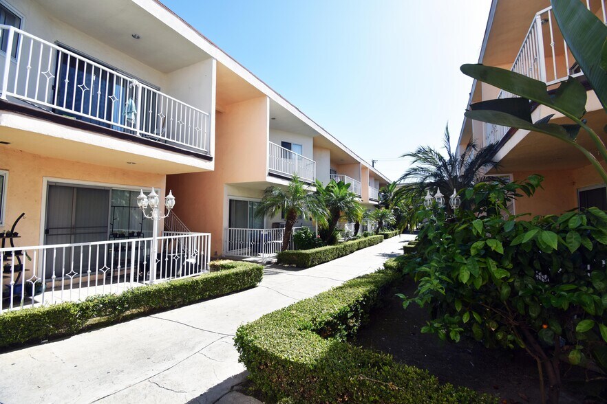 3835 W 104th St, Inglewood, CA à vendre - Photo du bâtiment - Image 2 de 10