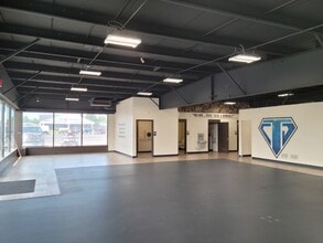 2060 Omro Rd, Oshkosh, WI à louer Photo intérieure- Image 2 de 5