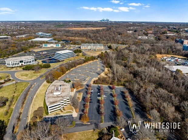 9401 Arrowpoint Blvd, Charlotte, NC à louer - Photo du bâtiment - Image 2 de 19