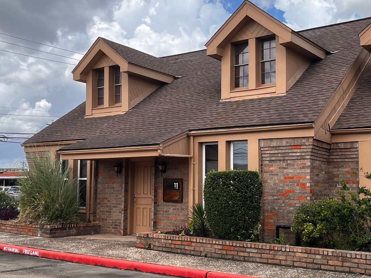 6910 Bellaire Blvd, Houston, TX 77074 - Unit 11 - - Interior Photo - Image 1 of 1