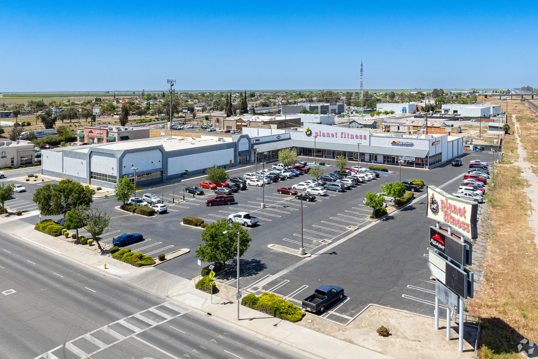 601-633 Cecil Ave, Delano, CA for sale Primary Photo- Image 1 of 1