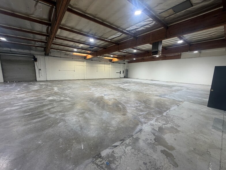 26541 Ruether Ave, Santa Clarita, CA for lease - Building Photo - Image 3 of 10