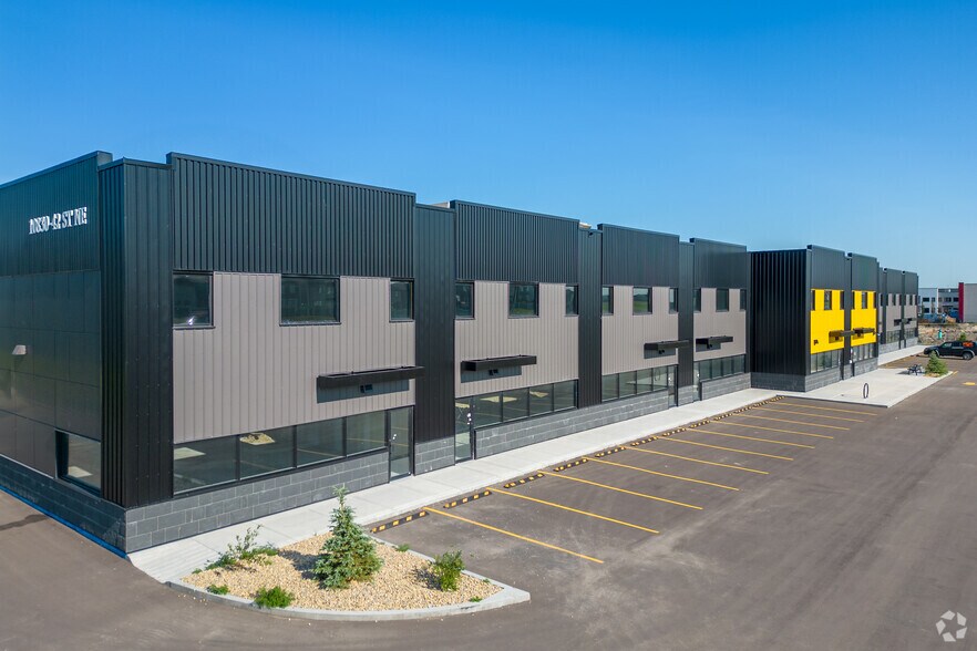 10830 42 St NE, Calgary, AB à vendre - Photo principale - Image 1 de 1