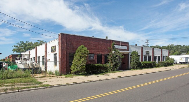 Plus de détails pour 1700 Strongs Ave N, Copiague, NY - Industriel à louer