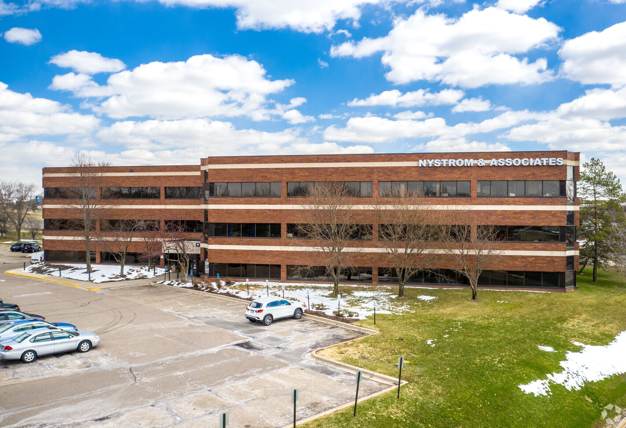 1811 Weir Dr, Woodbury, MN for lease Building Photo- Image 1 of 6