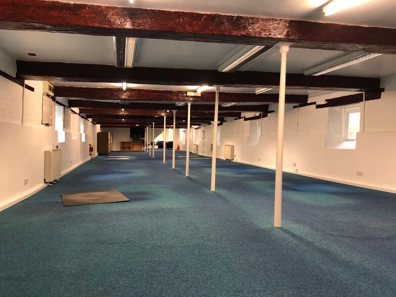 102A High St, Olney for lease - Building Photo - Image 3 of 13