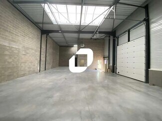 Plus de détails pour Local d'activités à louer