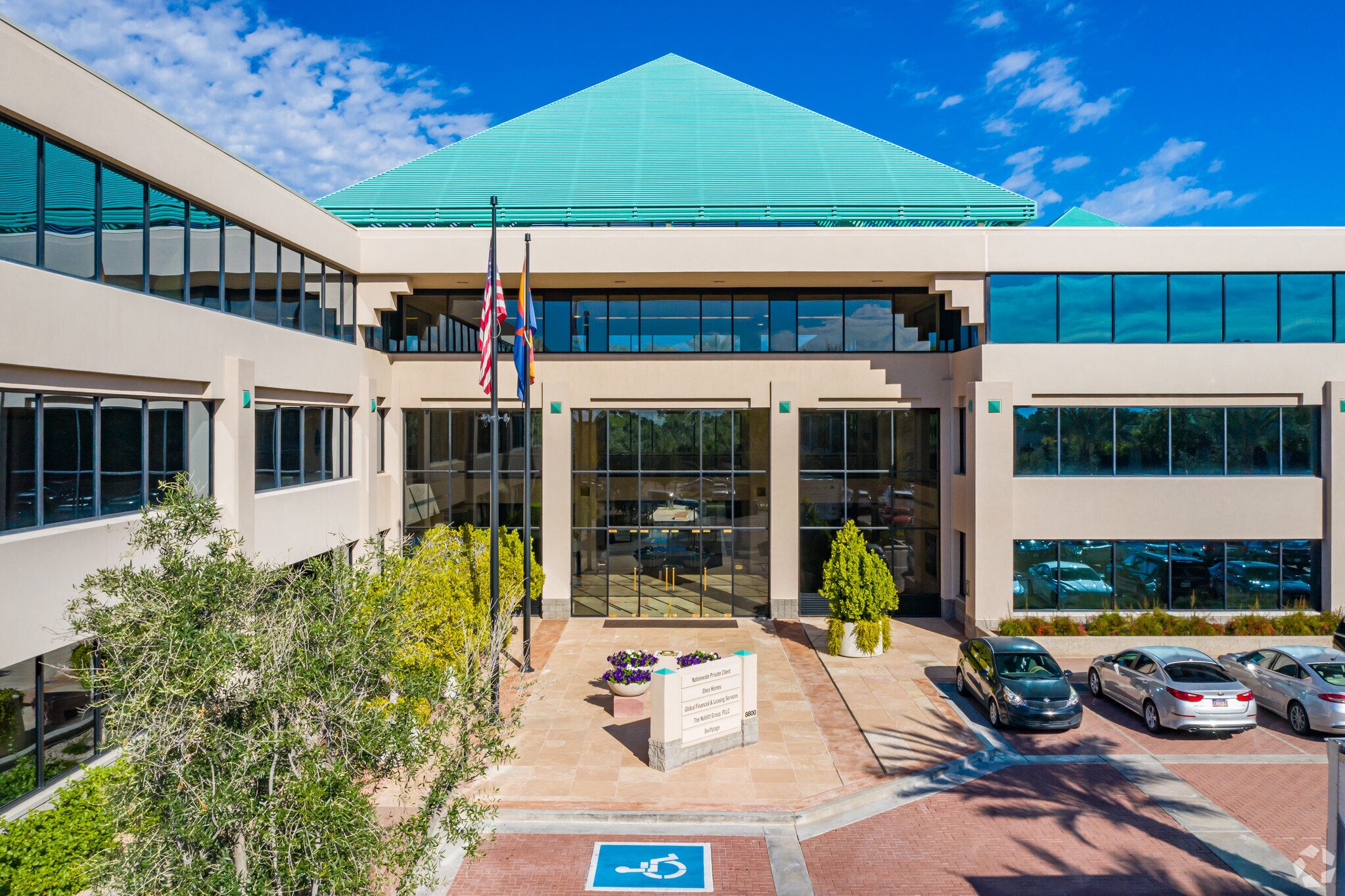 8800 N Gainey Center Dr, Scottsdale, AZ à louer Photo du bâtiment- Image 1 de 14