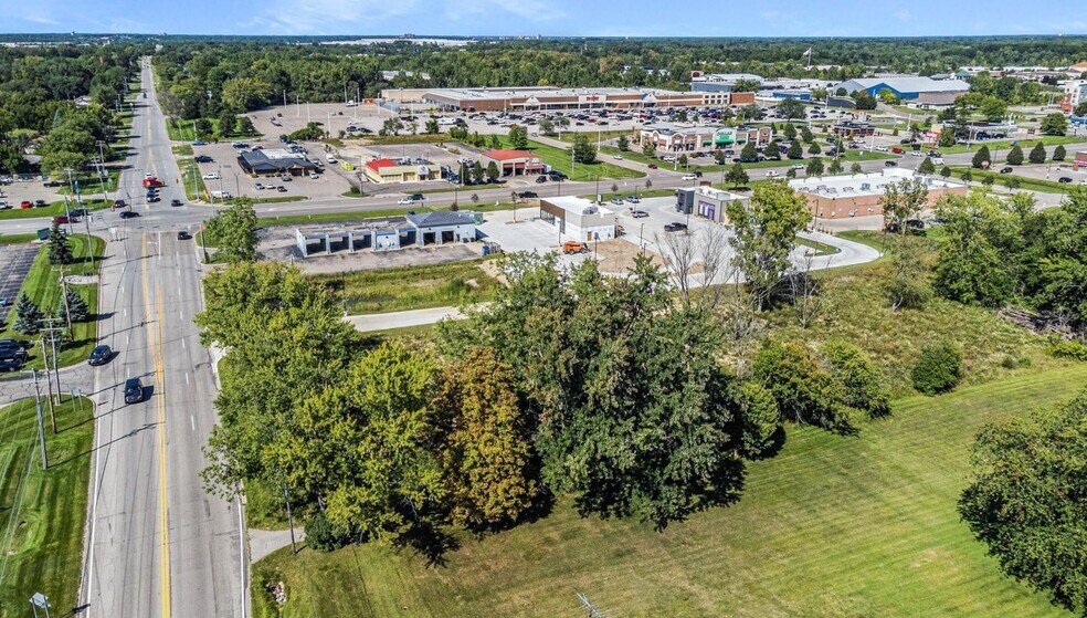6049 Torrey Rd, Flint, MI for sale - Primary Photo - Image 1 of 6