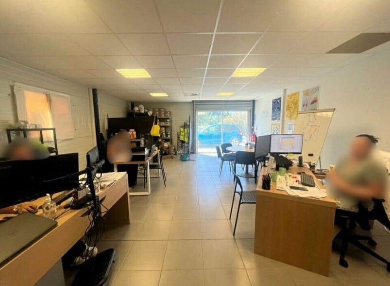Office in Arles for lease - Interior Photo - Image 3 of 3