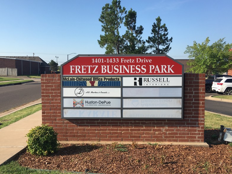 1427 Fretz Dr, Edmond, OK à louer - Photo du bâtiment - Image 3 de 19