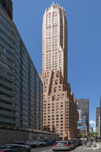 570 Lexington Ave, New York, NY à louer - Photo du bâtiment - Image 1 de 4