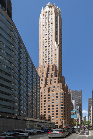 570 Lexington Ave, New York, NY à louer - Photo du bâtiment - Image 1 de 1