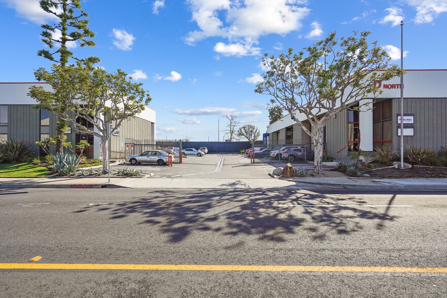 9610-9680 S La Cienega Blvd, Inglewood, CA for lease - Building Photo - Image 3 of 8