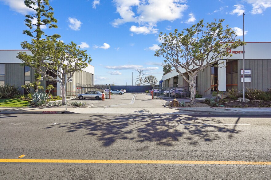 9610-9680 S La Cienega Blvd, Inglewood, CA à louer - Photo du bâtiment - Image 3 de 8