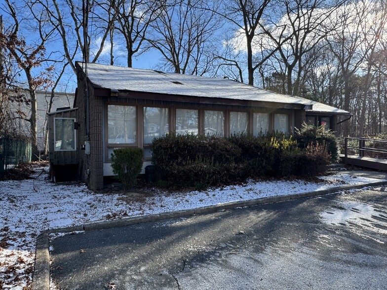 43 Radio Ave, Miller Place, NY for lease - Building Photo - Image 3 of 16