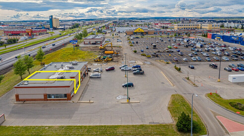 11020 100 Ave, Grande Prairie, AB à louer - Photo du bâtiment - Image 3 de 7