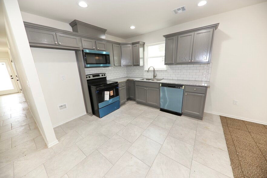 2662 Birch Lane, Seminole, OK for sale - Interior Photo - Image 2 of 4